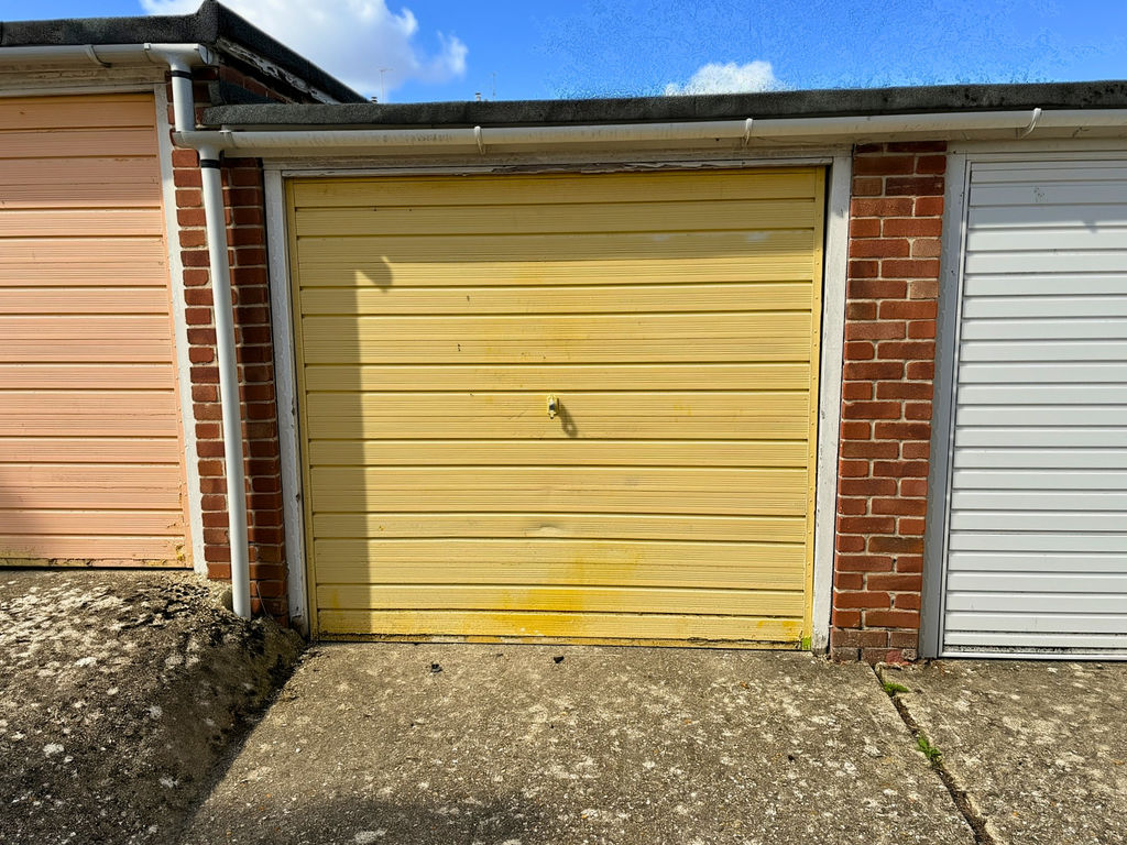 Aintree Close